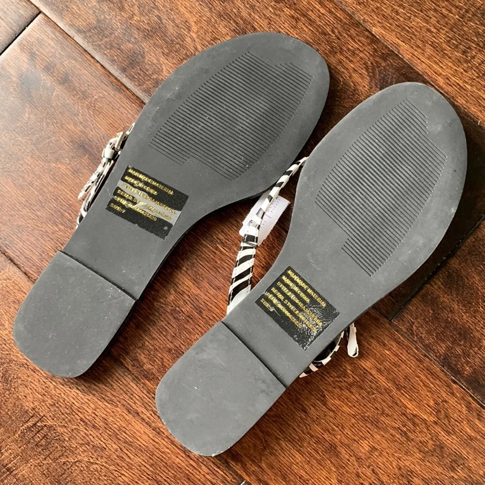NWT WHITE HOUSE | BLACK MARKET Animal Print Thong Sandals Size 7